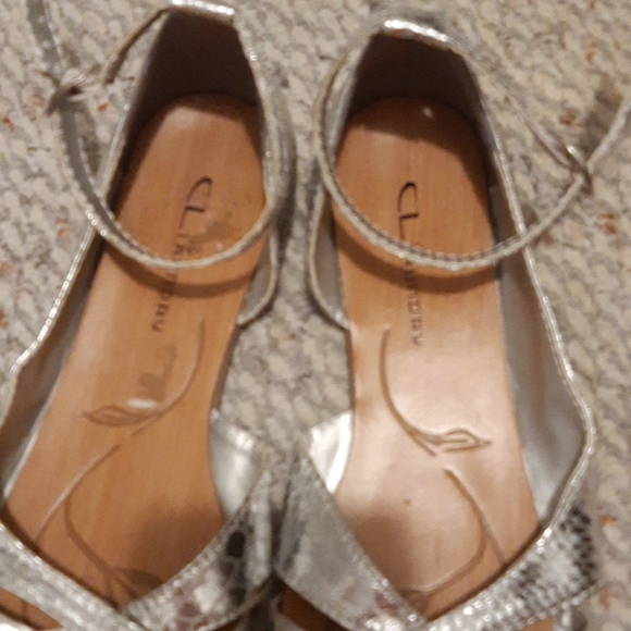 💞 Chinese Laundry sandals - Picture 4 of 8